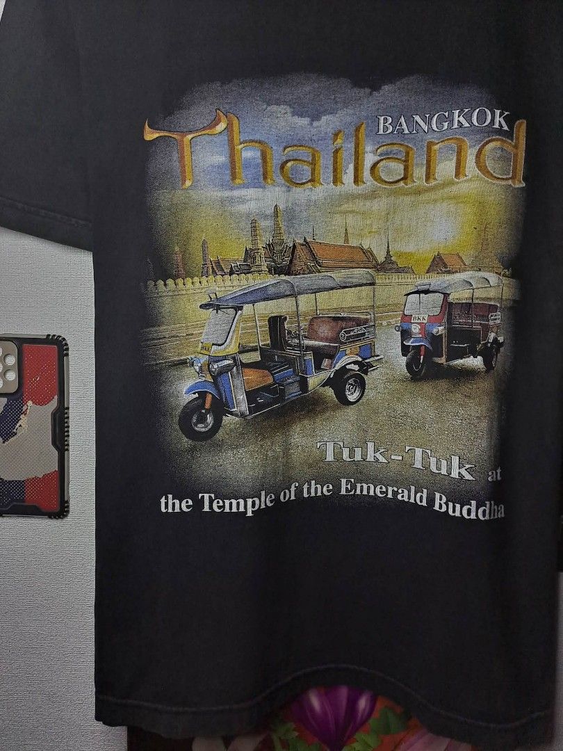 Thailand Souvenir (Category: Tshirts & Polo Shirts ) located in Manila. Submitted by yaseen__73 (Listing ID 1433763338, Image 3). Description: Black crewneck t-shirt is a Thailand souvenir graphic tee featuring tuk-tuks and the Temple of the Emerald Buddha. Wearing Size : M on Tag Dimensions : W21 x L27 Color Rate : 9.2/10 - Good Fade - Very Good Condition 🔥 PRE - OWNED 🔥 580.00 or Best Offer 🫴 Courier : J&T Express 🚛 Lalamove 🛵 Seller's Loc