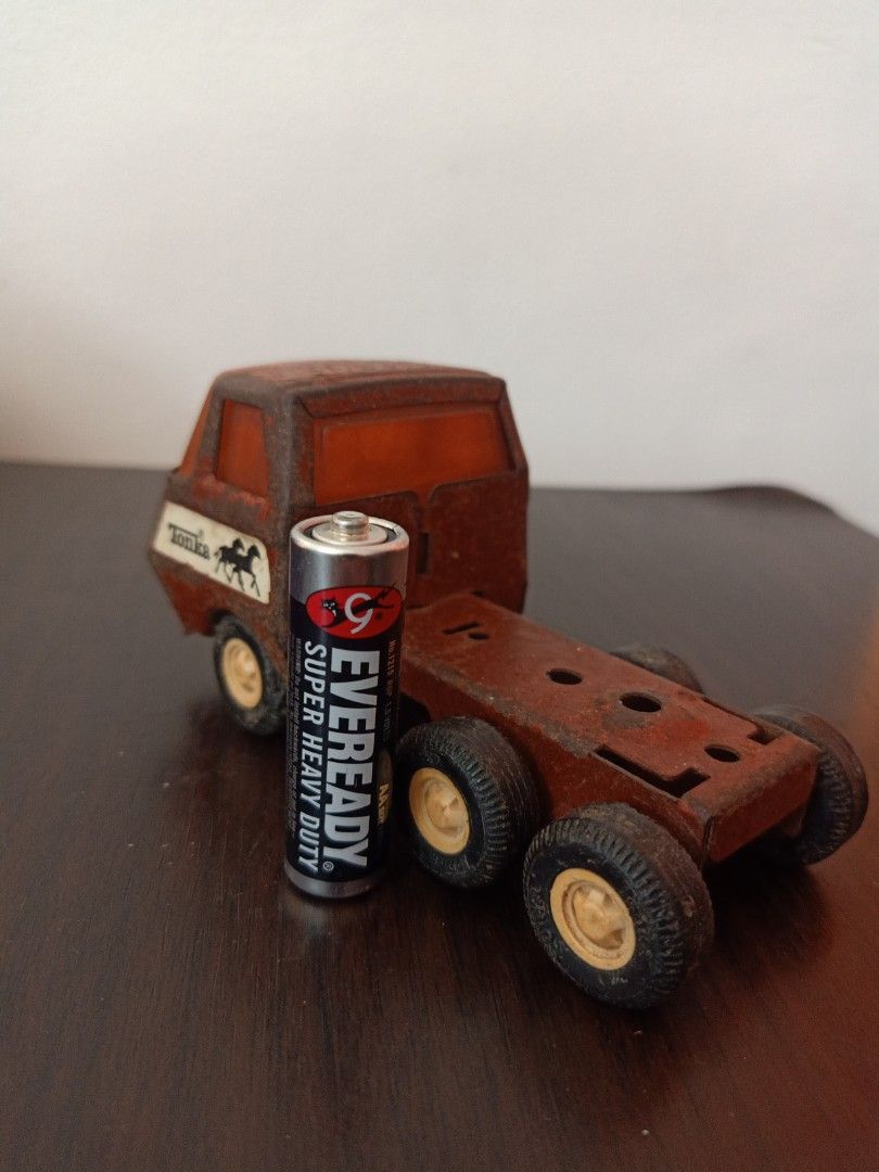 Tonka Truck (Category: Vehicle & Diecast Models) located in Las Pinas. Submitted by the_recycle_shop (Listing ID 1433632024, Image 3). Description: - Vintage Tonka truck - Brown cab and trailer - Six wheels - White grill - Tonka logo and horse emblem visible - Shows wear and tear.