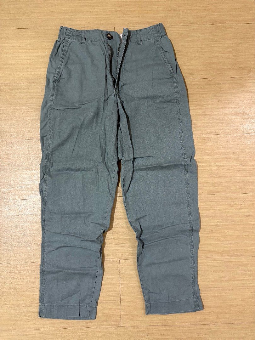 Uniqlo pants (Category: Other Bottoms) located in Taguig. Submitted by secondhandstuffhere (Listing ID 1433706653, Image 1). Description: - Gray straight-leg pants - size Small.