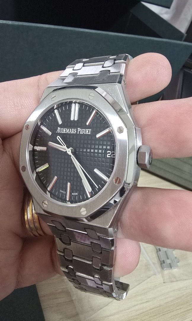 Unpolished LNIB Jun 2023 Audemars Piguet Royal Oak 15510ST Green Dial 15510ST.OO.1320ST.09 (Category: Watches) located in Singapore. Submitted by jjishere (Listing ID 1433590799, Image 3). Description: ​​Model: 15510ST.OO.1320ST.04 ​Dial: Khaki Green "Grande Tapisserie" ​Condition: Very well taken care/unpolished with RX8 Stickers ​Dated: 20/11/2023 ​Set: Inner/outer boxes, warranty card, and all original links. -Authentication at buyer cost. -Ba