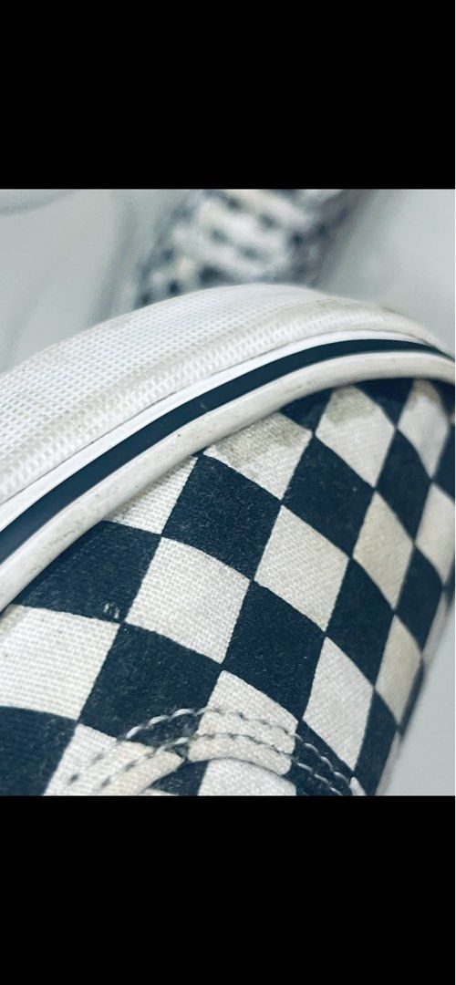 Vans checkerboard never been used Super SALE (Category: Sneakers) located in Manila. Submitted by gee0505 (Listing ID 1433676492, Image 2). Description: Never been used bought @5950 pesos Size 6.5 -7 womens fit Na stock please see each pic :) Still presentable It has a minimal issue sa front pwede nyo dkitan o padikit pamigay price Declutter.