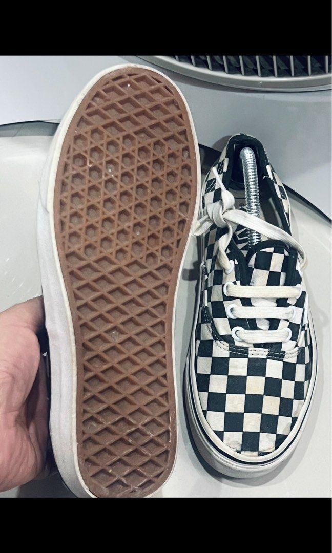Vans checkerboard never been used Super SALE (Category: Sneakers) located in Manila. Submitted by gee0505 (Listing ID 1433676492, Image 1). Description: Never been used bought @5950 pesos Size 6.5 -7 womens fit Na stock please see each pic :) Still presentable It has a minimal issue sa front pwede nyo dkitan o padikit pamigay price Declutter.