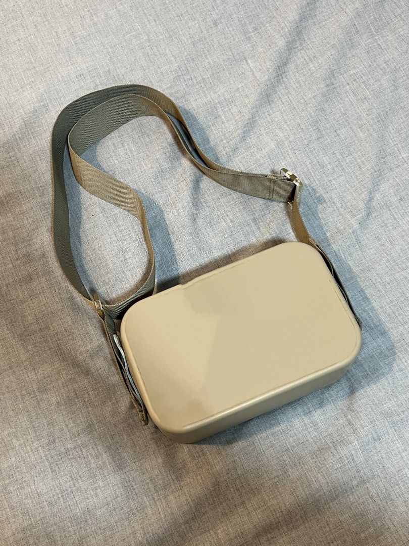 Viajecito Classic Set in Fog (Splashkit) (Category: Shoulder Bags) located in Quezon City. Submitted by namasteing (Listing ID 1433646048, Image 3). Description: 💌 inner lining needs washing. haven't found the time to do that hence the low price 💌 retails for 3580php 💌 it has a silicone exterior so it is so easy to maintain. just wipe with a wet one and it's clean! 💌 no flaws or issues - just needs washing :).