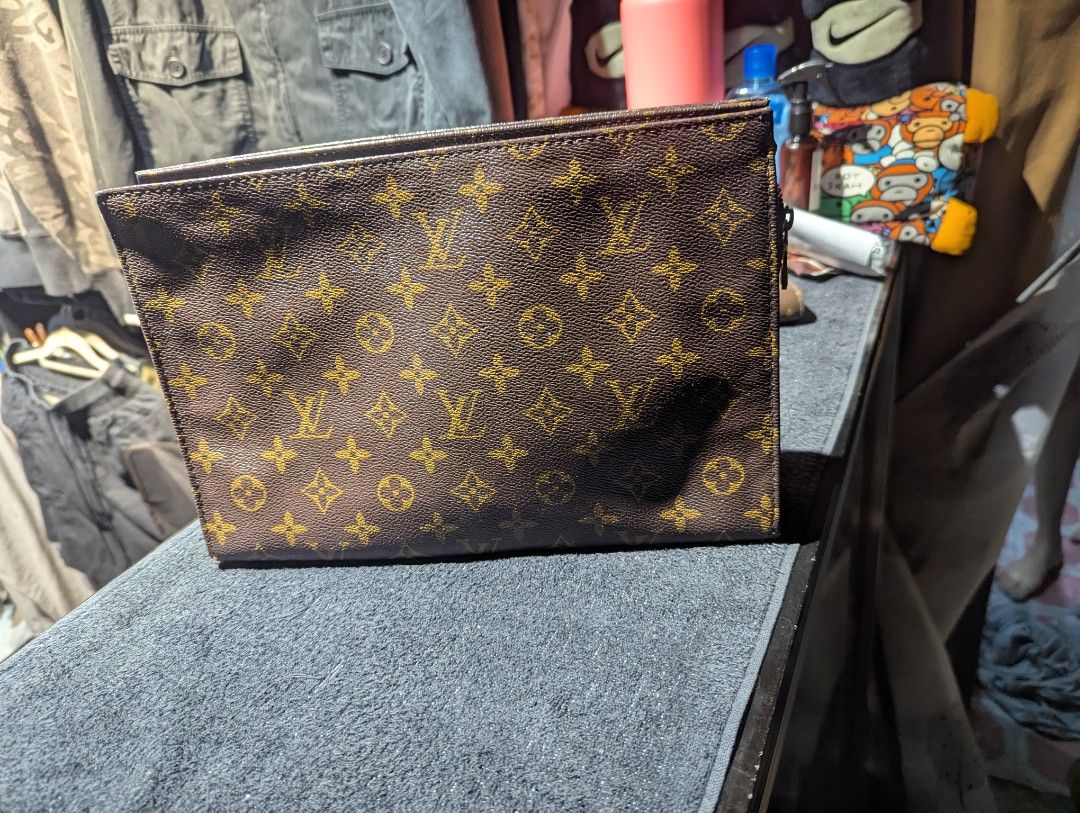 Vintage lv pouch (Category: Luxury Bags & Wallets) located in Mabalacat. Submitted by samberr1827 (Listing ID 1433664179, Image 1). Description: .
