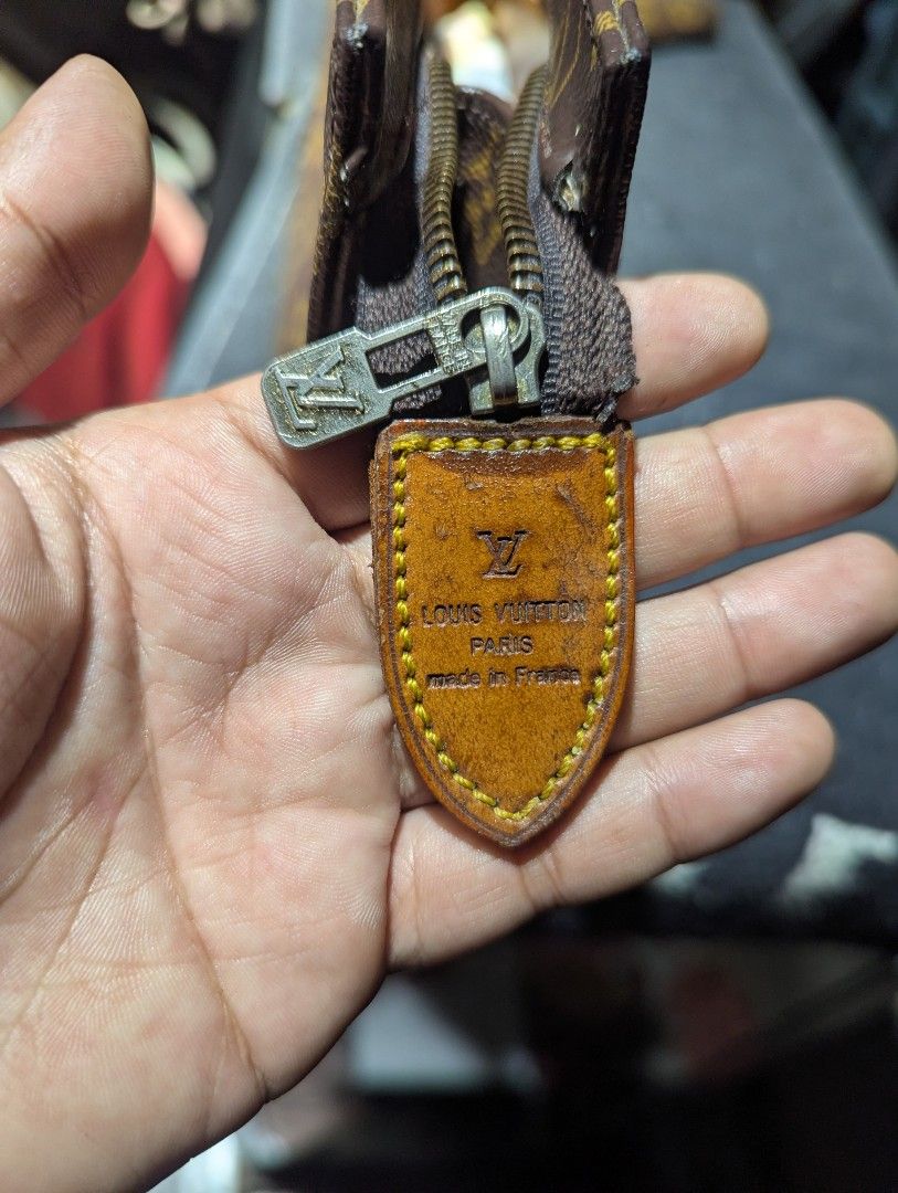 Vintage lv pouch (Category: Luxury Bags & Wallets) located in Mabalacat. Submitted by samberr1827 (Listing ID 1433664179, Image 2). Description: .