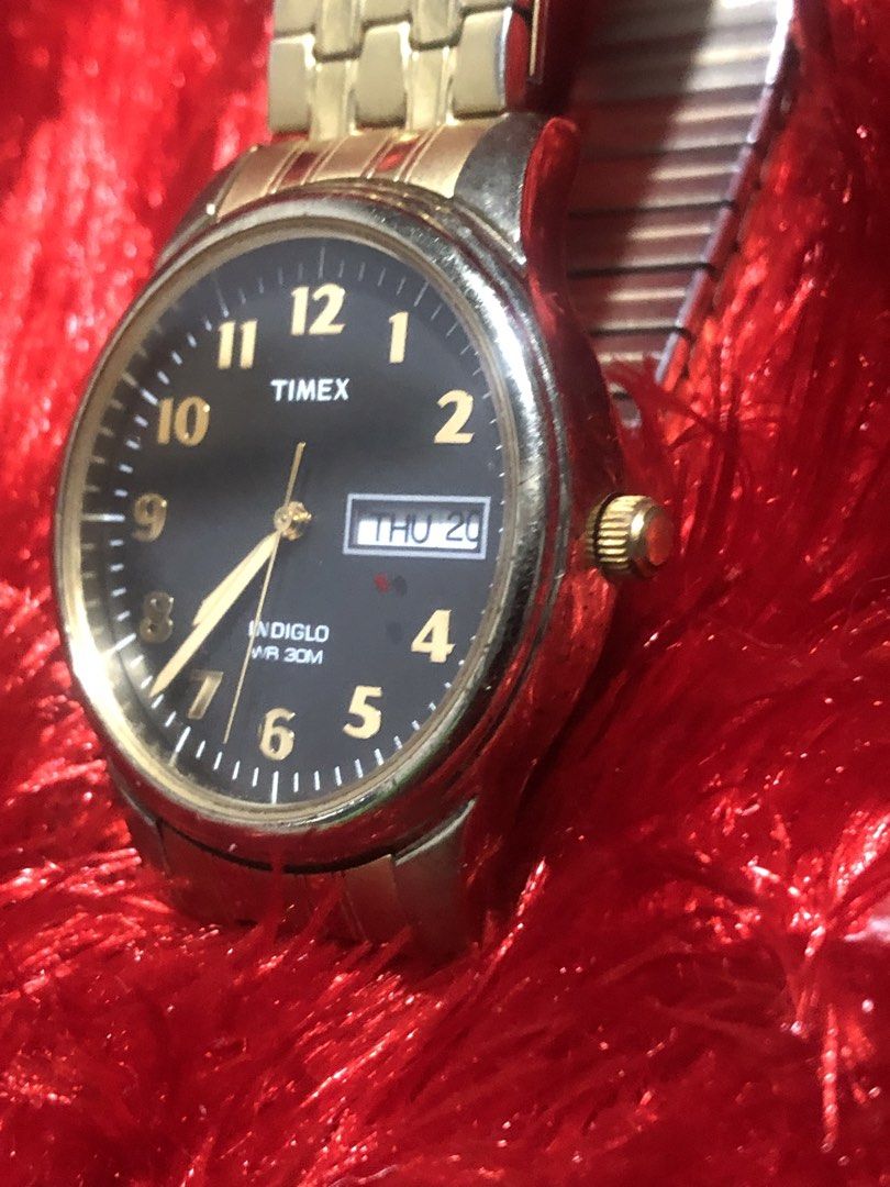 Vintage Timex Indiglo Gold Tone (Category: Men's Watches) located in Imus. Submitted by verjel-31076 (Listing ID 1419445663, Image 3). Description: Working Indiglo working Clean glass.