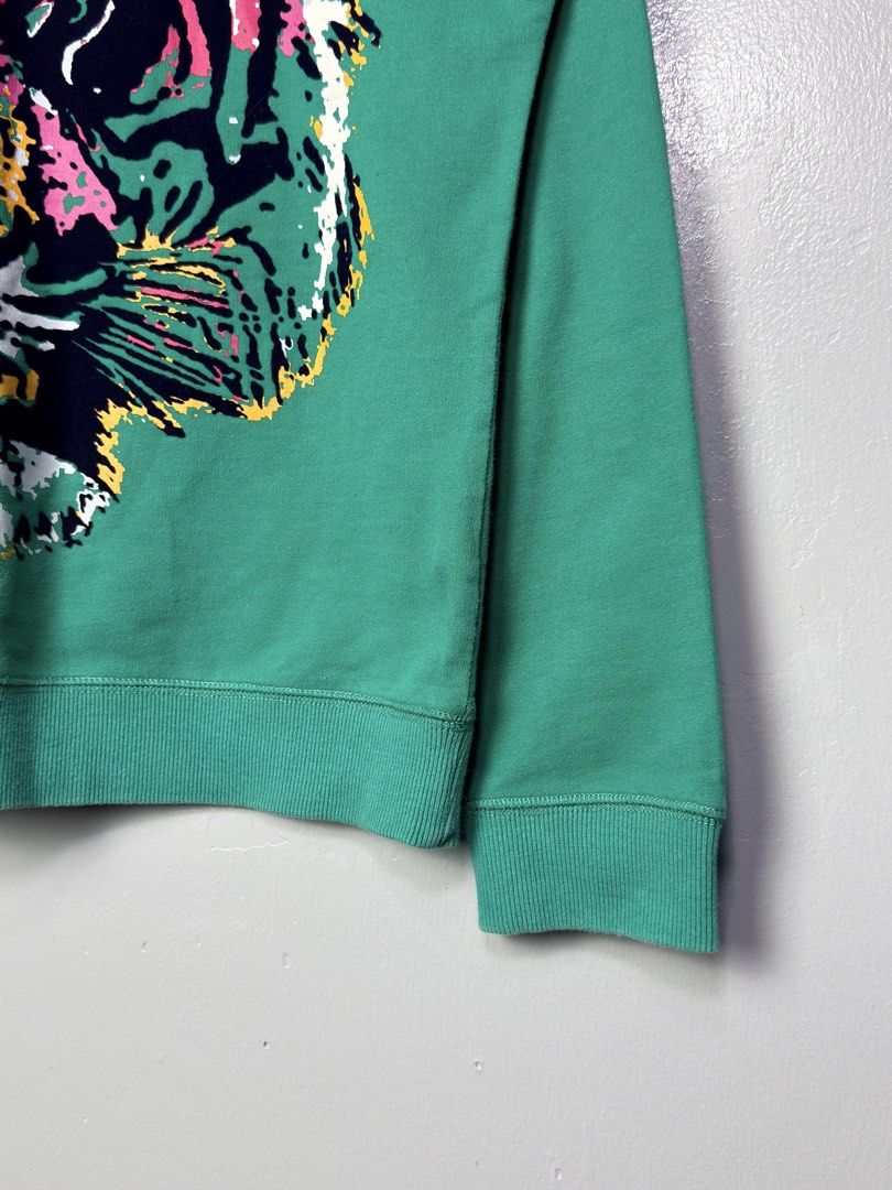 Vivienne Tam Tiger Print Sweatshirt (Category: Longsleeves) located in Manila. Submitted by dipdrip (Listing ID 1433735392, Image 3). Description: - Vivienne Tam Tiger Print Sweatshirt - Size: M - Features a bold and colorful tiger design - Stylish green color - Made of 100% cotton - A unique and fashionable piece DIMENSIONS Width : 21 Length : 24.5 Sleeves : 27.5 Shoulder : 18 Condition In verygood condition 800php Negotiable Open for COD via La