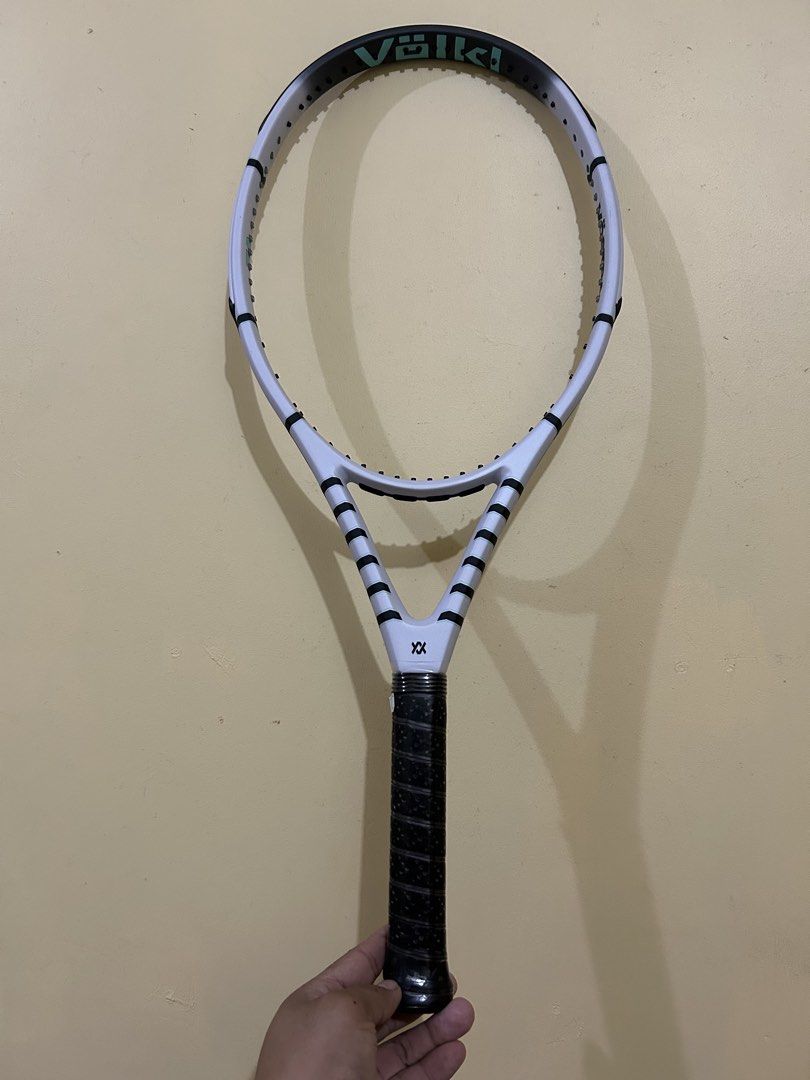 Volkl Vostra v2 Tennis Racket (Category: Racket and Ball Sports) located in Muntinlupa City. Submitted by mbelda09 (Listing ID 1433624960, Image 1). Description: Volk Vostra V2 115 sq inch 265 grams 27.6 inch length 16x19 Brand new Grip 3 6,800 pesos Alabang / BGC.