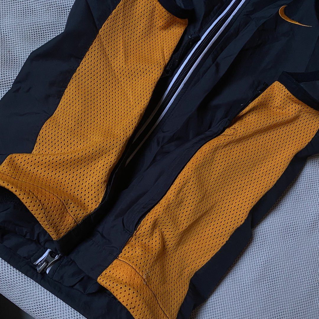 vtg nike vest (Category: Vests) located in Manila. Submitted by ianvaldecantos_11 (Listing ID 1433598376, Image 3). Description: 💥VTG NIKE VEST JACKET💥 size S on tag Dimes: W | 21 L | 25 ₱ 450 + sf Unli vouch & Unli vc 📍Laguna.