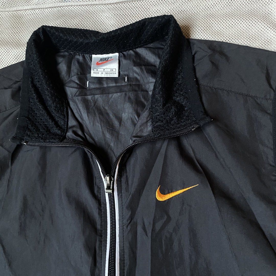 vtg nike vest (Category: Vests) located in Manila. Submitted by ianvaldecantos_11 (Listing ID 1433598376, Image 2). Description: 💥VTG NIKE VEST JACKET💥 size S on tag Dimes: W | 21 L | 25 ₱ 450 + sf Unli vouch & Unli vc 📍Laguna.