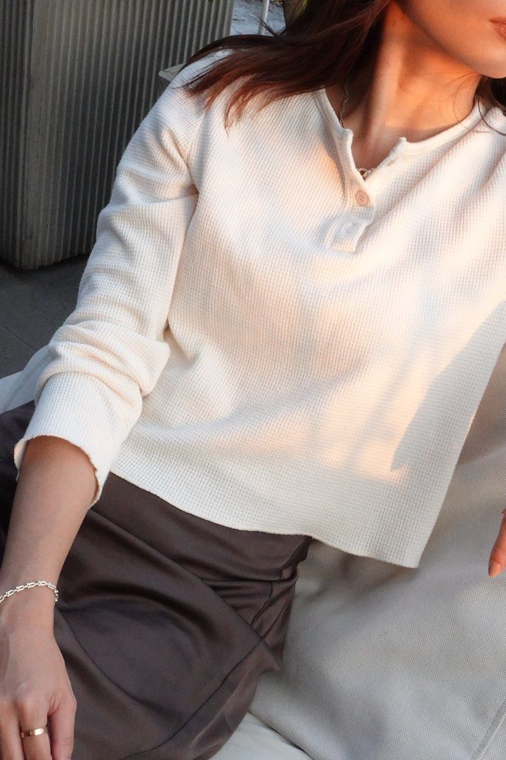 White Basic Top (Category: Blouses) located in Manila. Submitted by ashebear (Listing ID 1433678497, Image 2). Description: Hi! Preloved Top. • S • San Juan City • DM for more photos.