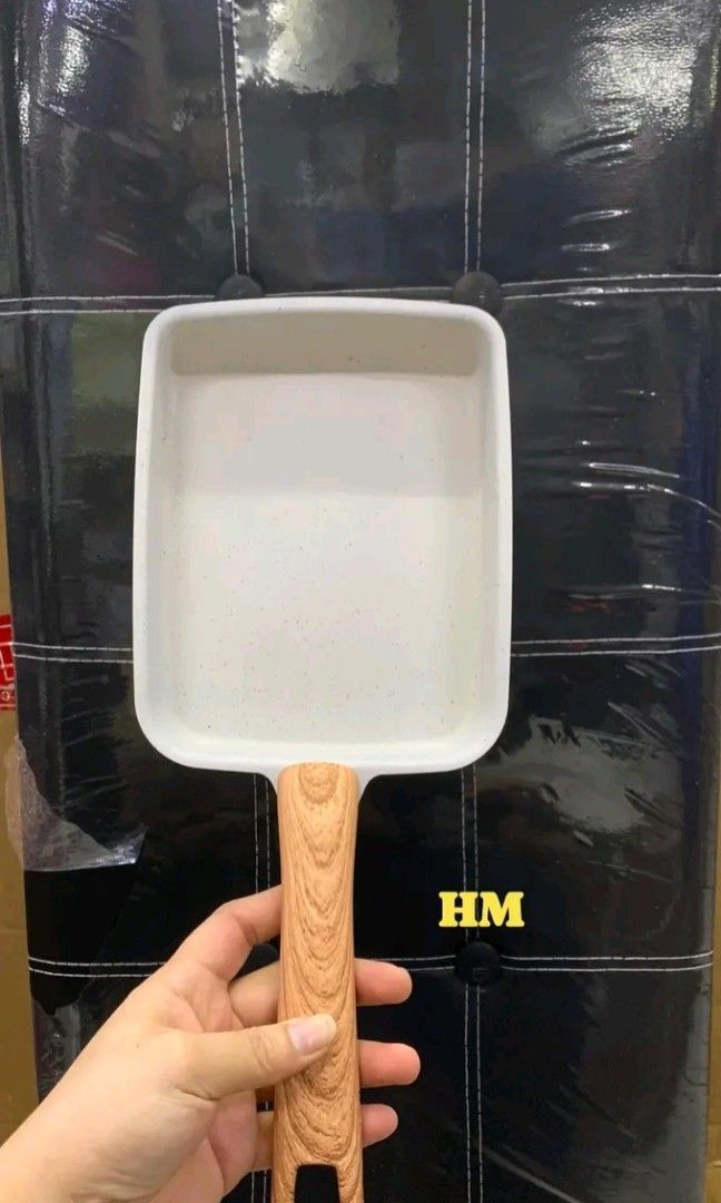 White Grill Pan (Category: Cookware & Accessories) located in Manila. Submitted by micoooy (Listing ID 1433689844, Image 1). Description: .