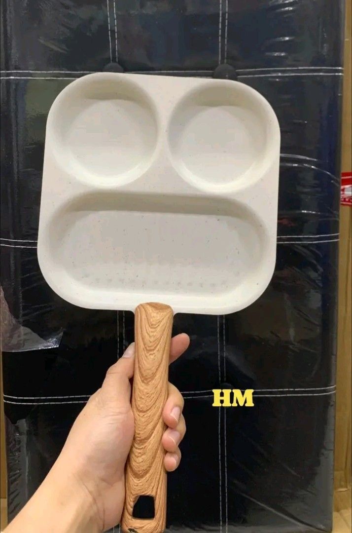 White Grill Pan (Category: Cookware & Accessories) located in Manila. Submitted by micoooy (Listing ID 1433689976, Image 2). Description: .