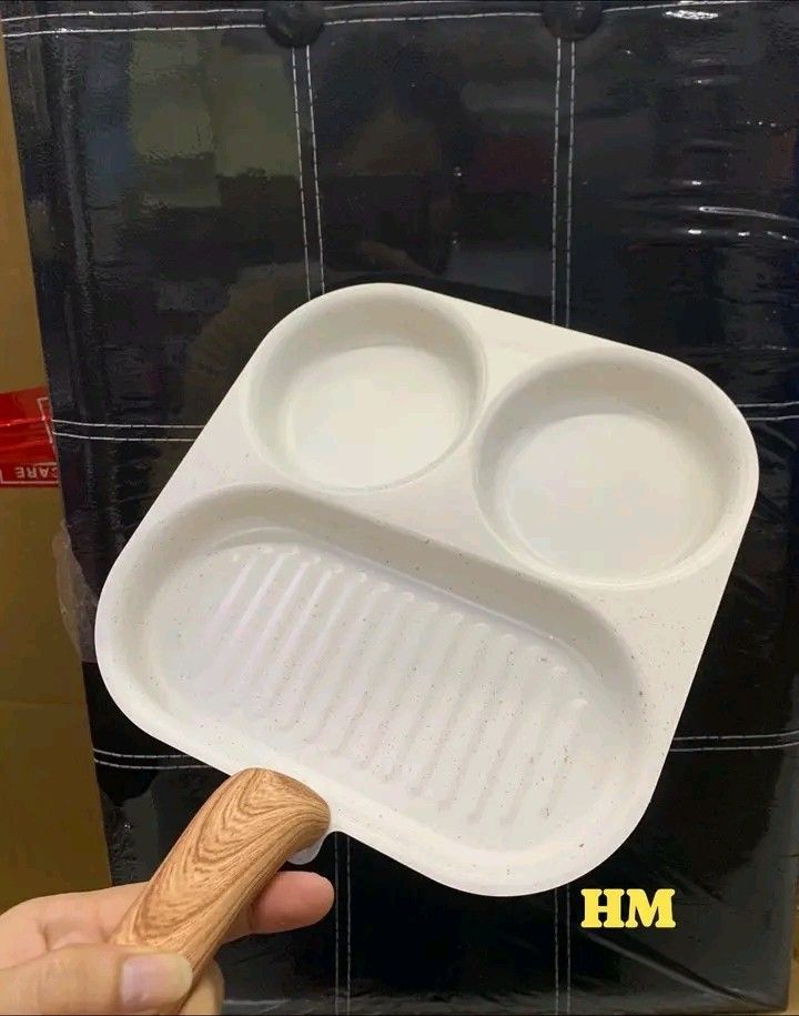 White Grill Pan (Category: Cookware & Accessories) located in Manila. Submitted by micoooy (Listing ID 1433689976, Image 3). Description: .