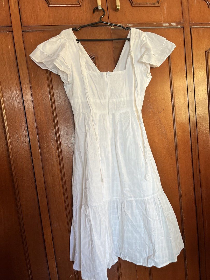 White Ruffle Sleeve Midi Summer Dress (Category: Dresses) located in Makati City. Submitted by isay29 (Listing ID 1433655481, Image 2). Description: - White V-neck dress - Short, ruffled sleeves - Button-down front - Tiered, flowing skirt - Fitted bodice - Textured fabric - Zipper closure at the back - Tie details at the back -Not see through! .