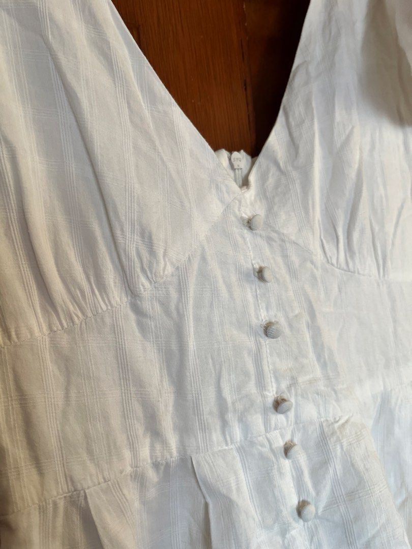 White Ruffle Sleeve Midi Summer Dress (Category: Dresses) located in Makati City. Submitted by isay29 (Listing ID 1433655481, Image 3). Description: - White V-neck dress - Short, ruffled sleeves - Button-down front - Tiered, flowing skirt - Fitted bodice - Textured fabric - Zipper closure at the back - Tie details at the back -Not see through! .