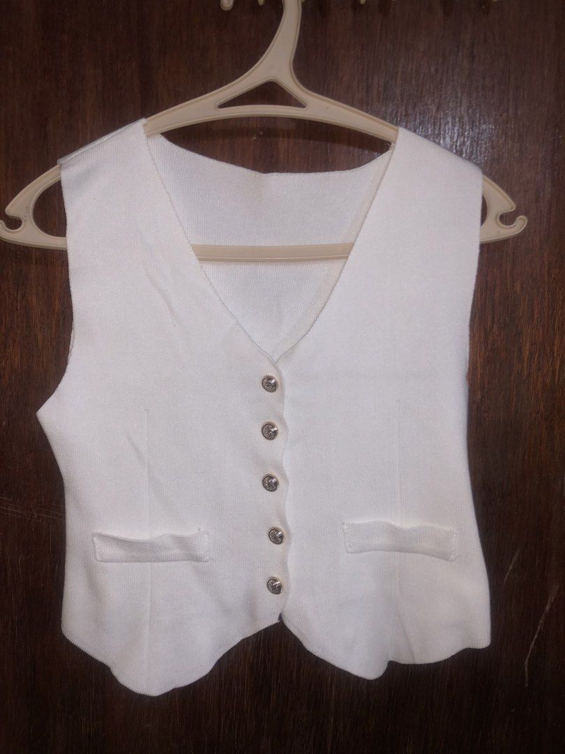 White vest with Gold buttons (Category: Sleeveless) located in Manila. Submitted by decluttermt (Listing ID 1433626527, Image 1). Description: Clean girl aesthetic but make it effortless •Soft white vest with a flattering V-neck cut = instant classy vibes •Gold hardware buttons ✨ adding that subtle luxe touch •Button-down front so you can style it open or closed •Slightly cropped fit = perfect with high-waisted jeans, skirts, or cargos •Minimal p