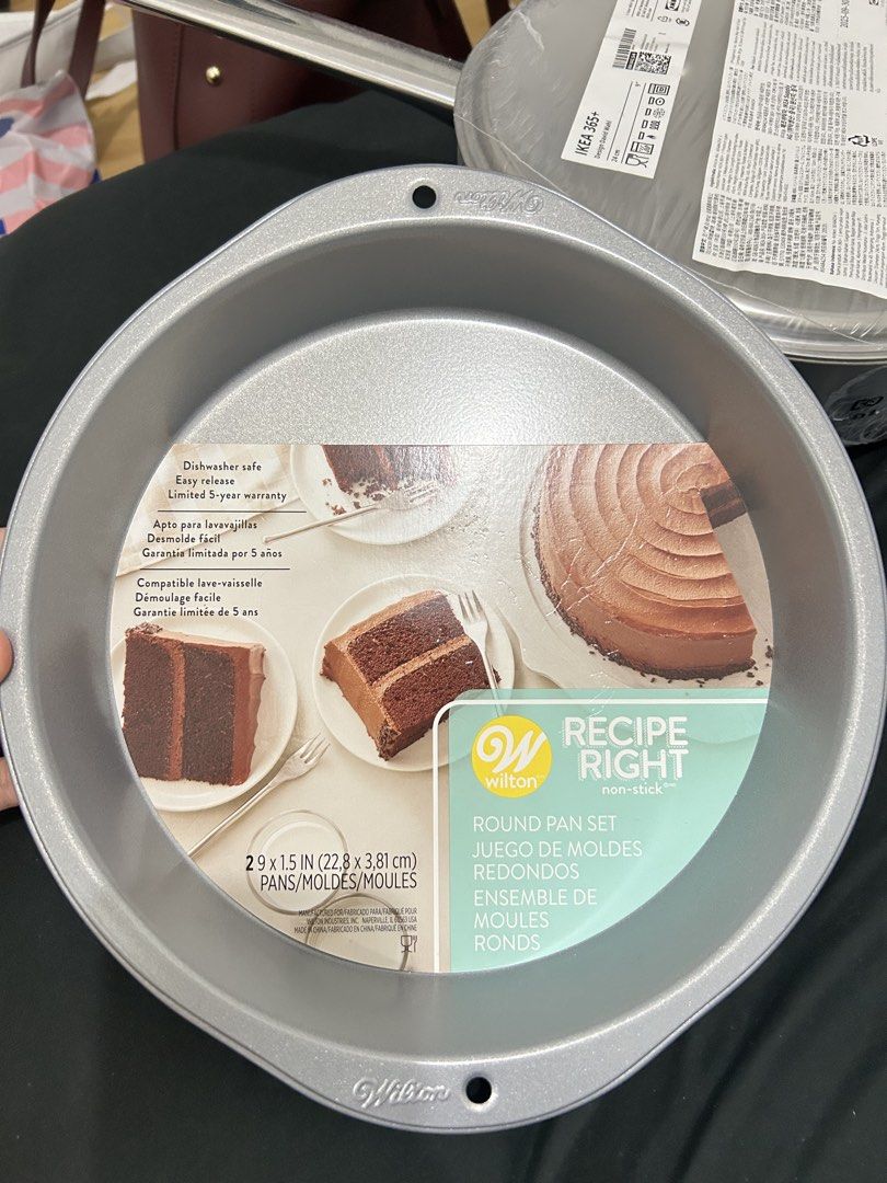 WILTON BAKING PAN (Category: Bakeware) located in Manila. Submitted by _snapnsell (Listing ID 1433670111, Image 1). Description: 10 pcs available.