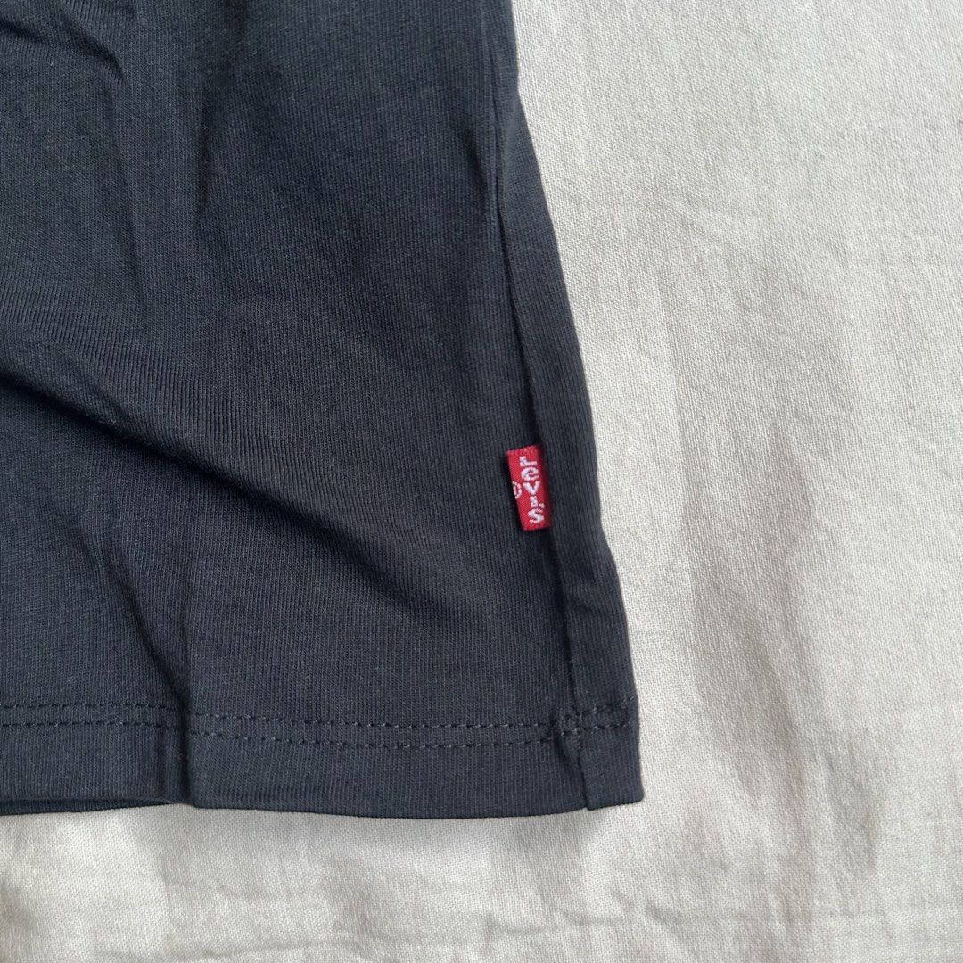(XS) Levi's Black T-Shirt (Category: Shirts) located in Dagupan City. Submitted by kc.declutters (Listing ID 1433684422, Image 3). Description: - worn once only bought for ₱1k++.
