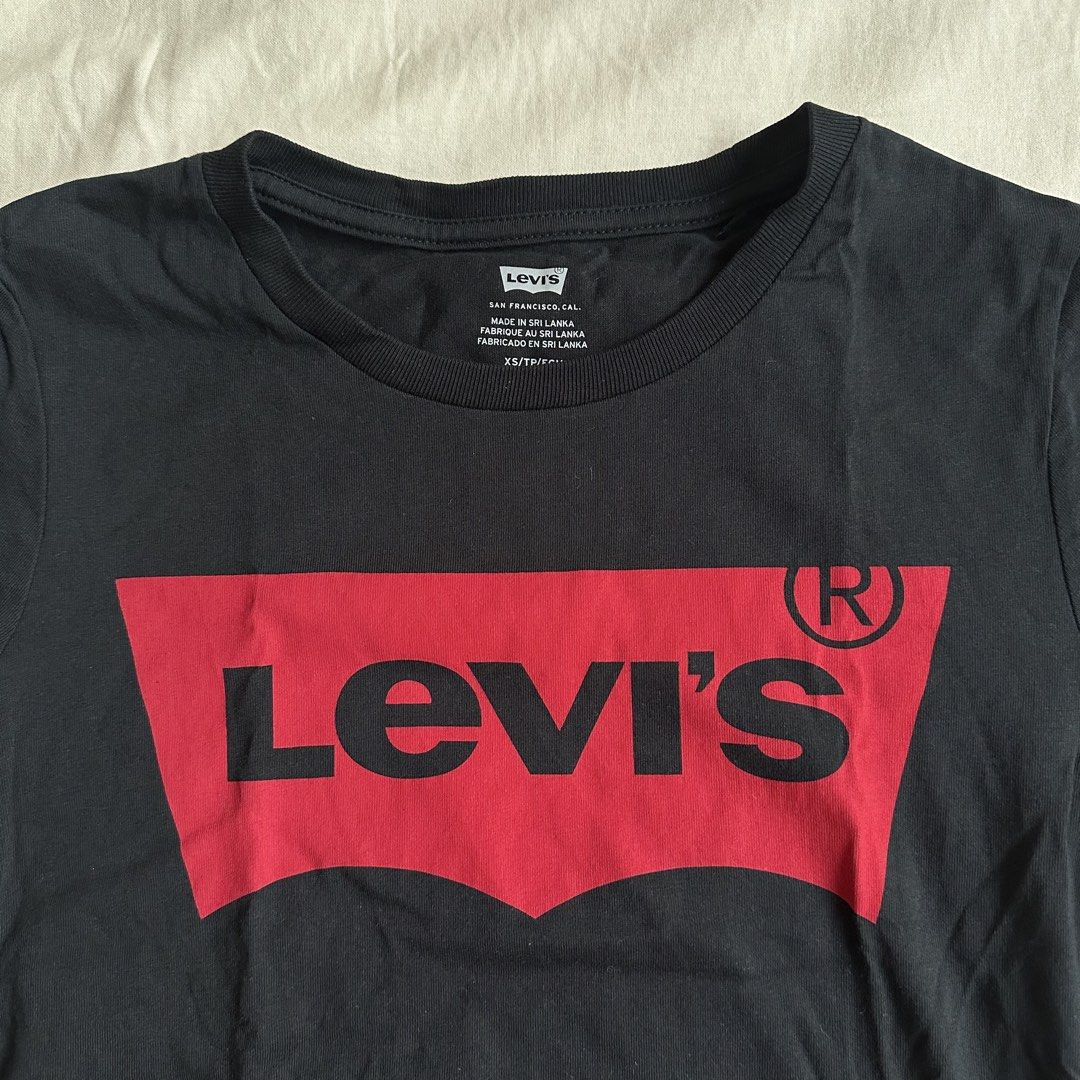 (XS) Levi's Black T-Shirt (Category: Shirts) located in Dagupan City. Submitted by kc.declutters (Listing ID 1433684422, Image 2). Description: - worn once only bought for ₱1k++.