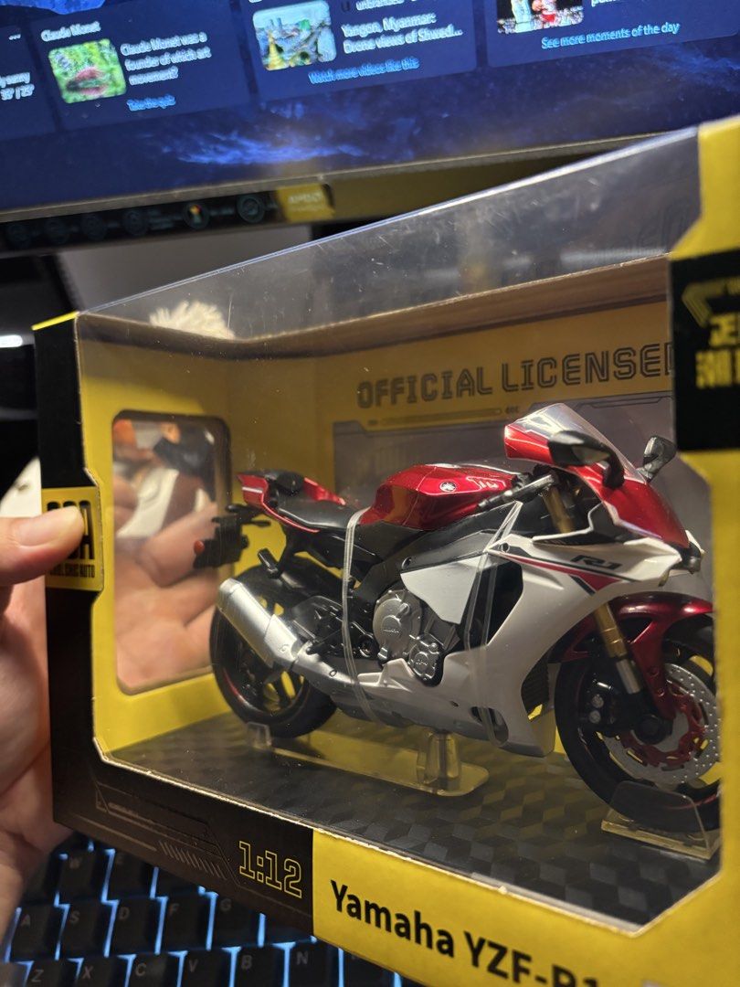 Yamaha YZF-R1 1:12 Scale Model (Category: Motorbikes for Sale) located in Manila. Submitted by namartiriv06966 (Listing ID 1433675417, Image 2). Description: Official licensed Yamaha YZF-R1 motorcycle model. It is a 1:12 scale model. The motorcycle has a red, white, and black color scheme. The model is displayed in its original packaging..