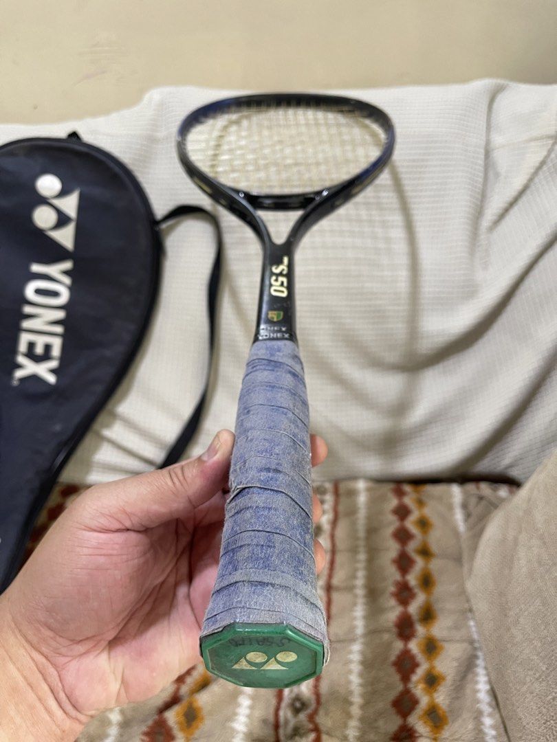 Yonex Tennis Racket aluminum graphiteTS50 (Category: Racket and Ball Sports) located in Caloocan City. Submitted by red_rob (Listing ID 1433713417, Image 2). Description: Yonex TS 50 Tennis Racket with its original Bag Good condition Aluminum Graphite Composite Magaan. Size and weight nasa pix na Second hand, sign of usage, drag mark Intact strings No crack Ready to use LOCATION: South caloocan pickup/meetup ONLY, lalamove COD ok, Gcash ok. Deliv