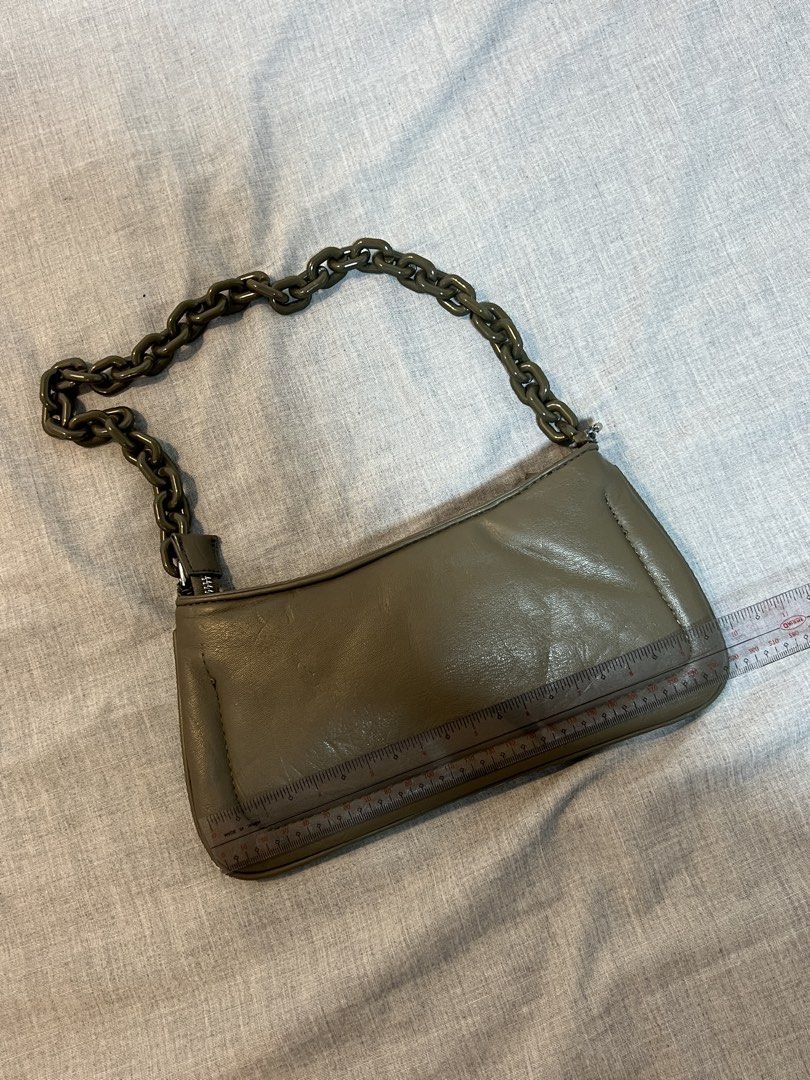 Zara Mini Shoulder Bag (Category: Shoulder Bags) located in Quezon City. Submitted by namasteing (Listing ID 1433644224, Image 2). Description: 💌 got this for 1495 💌 can fit so tiny lang - a phone, card holder, keys and a lippie or two 💌 comes with an unused long strap (not in photo, but brand new and is sealed pa).