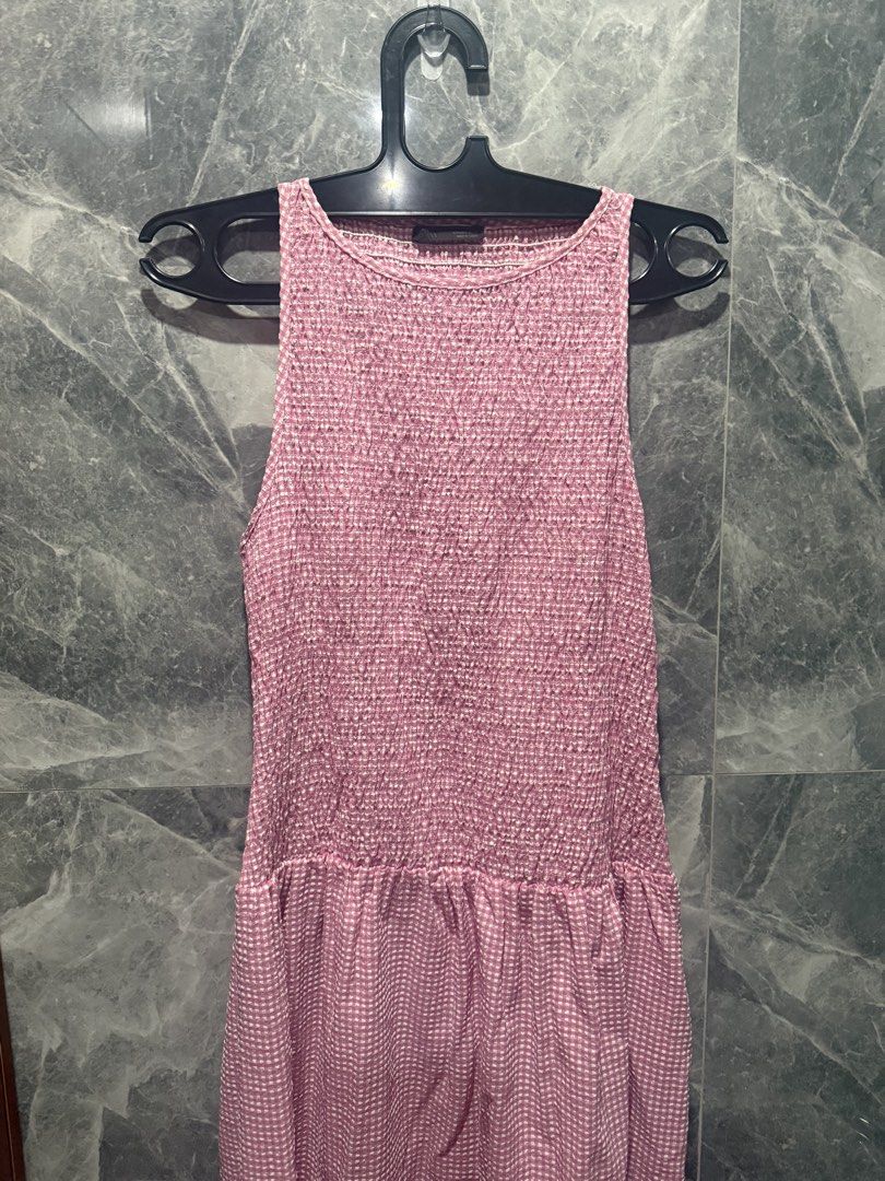 Zara pink gingham dress (Category: Dresses) located in Manila. Submitted by declutterwithg (Listing ID 1433718006, Image 2). Description: Used once only L.