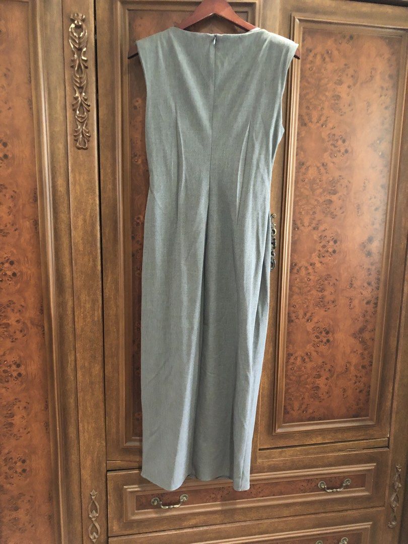 Zara Sleeveless Dress - Size M (Category: Dresses) located in Davao. Submitted by stylecircuit (Listing ID 1433600110, Image 2). Description: - Zara sleeveless dress - Color: Gray - Features ruched detail - Slit at hem - Back zipper closure - Size: M - Made in Morocco.