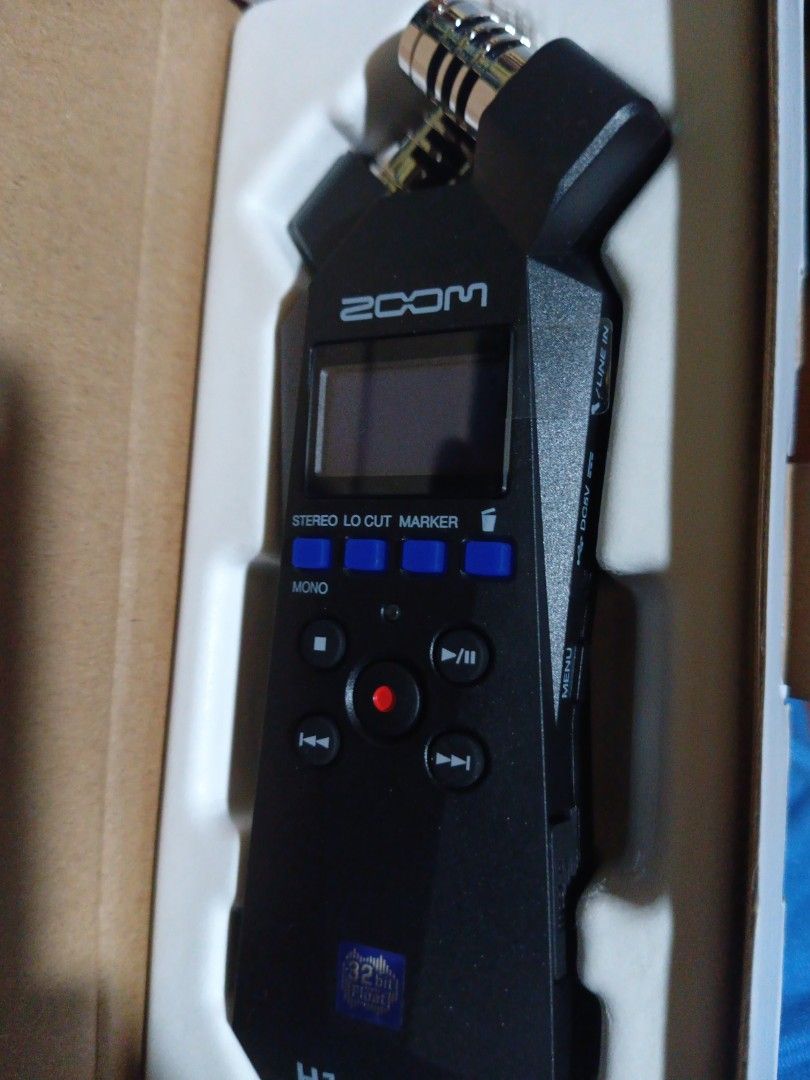 Zoom H1essential Handy Recorder (Category: Soundbars, Speakers & Amplifiers) located in Malabon City. Submitted by r0r0z (Listing ID 1433709811, Image 3). Description: - Zoom H1essential Stereo Recorder - High-quality X/Y microphones - 32-bit float recording for perfect audio - High-contrast OLED screen - Accessibility features for the visually impaired - USB mic mode - Up to 10 hours of recording with 2x AAA batteries.