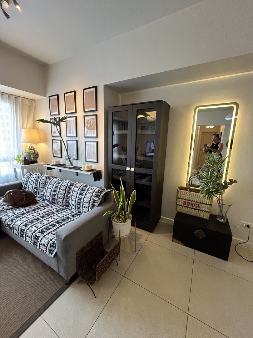 2BR for lease at The Columns Ayala (Category: Apartments & Condos) located in Quezon City. Submitted by kristinapedrorealty (Listing ID 1433850819, Image 2). Description: FOR LEASE | 2BR at The Columns Ayala – Tower 2 (TCLV) Live in the heart of Makati’s prime CBD with this beautifully interior-designed unit at The Columns Ayala. 📍 Details: • Tower: TCLV Tower 2 • Type: 2 Bedroom • Floor Area: 80 sqm • Floor: 19th • Parking: 1 Podium 3 Slot ✨ Un