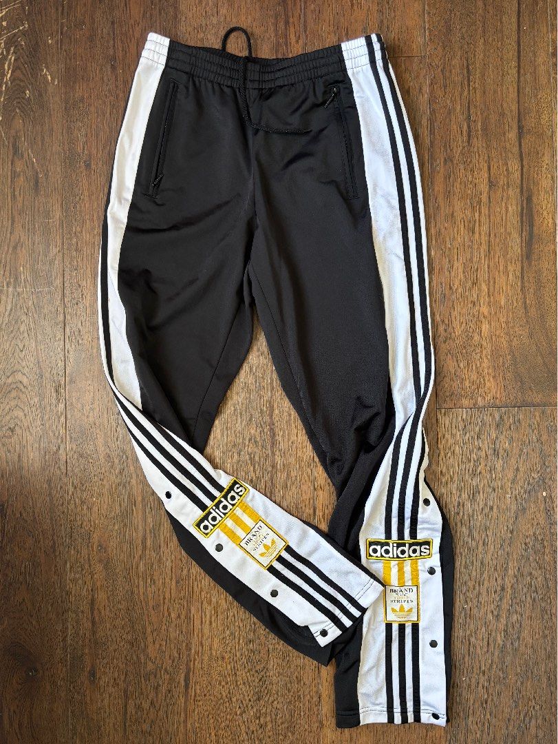 Adidas Jogging Pants Buttoned (Category: Joggers) located in Paranaque City. Submitted by queenie2468 (Listing ID 1433821586, Image 2). Description: So cute but too big for me! waist is 28 but adjustable! Medium UK US.