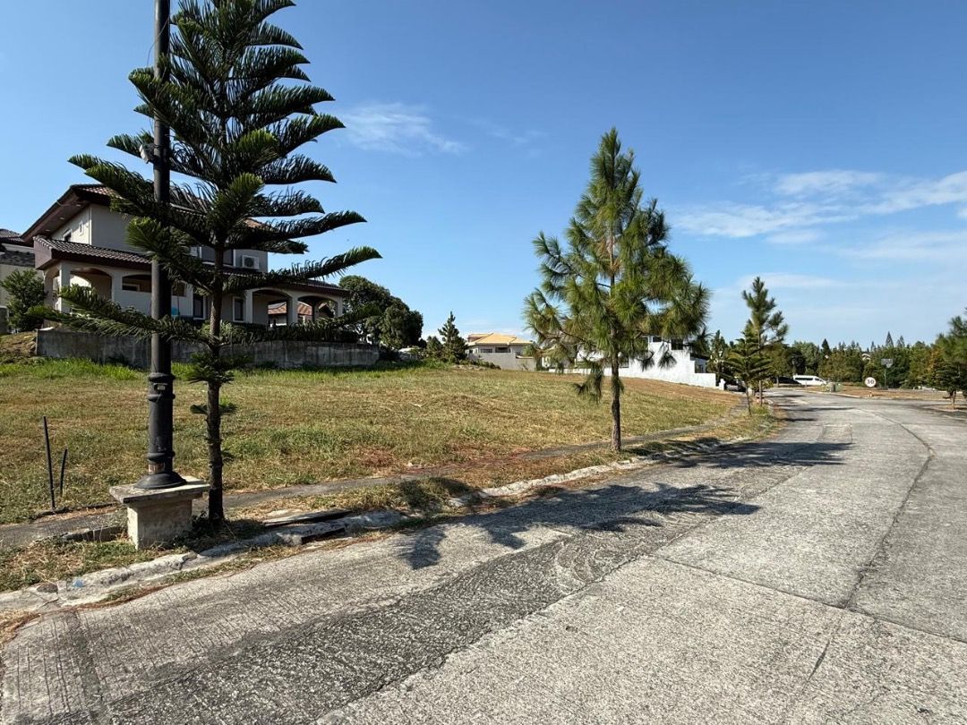 AMORE PORTOFINO LOT (Category: Lot) located in Makati City. Submitted by monica_dy (Listing ID 1433812738, Image 2). Description: FOR SALE: Amore at Portofino (Las Pinas/Cavite) Lot Area: 284 sqm South East Facing; Regular Shaped Lot Clean Title .