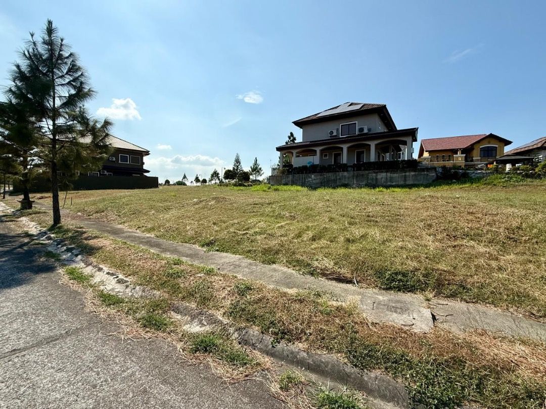AMORE PORTOFINO LOT (Category: Lot) located in Makati City. Submitted by monica_dy (Listing ID 1433812738, Image 3). Description: FOR SALE: Amore at Portofino (Las Pinas/Cavite) Lot Area: 284 sqm South East Facing; Regular Shaped Lot Clean Title .