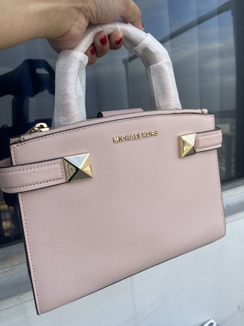 Authentic MK sling bag (Category: Luxury Bags & Wallets) located in Quezon City. Submitted by MsCLM (Listing ID 1433888264, Image 3). Description: Brand new Authentic Selling very low Pla dont huggle na. .