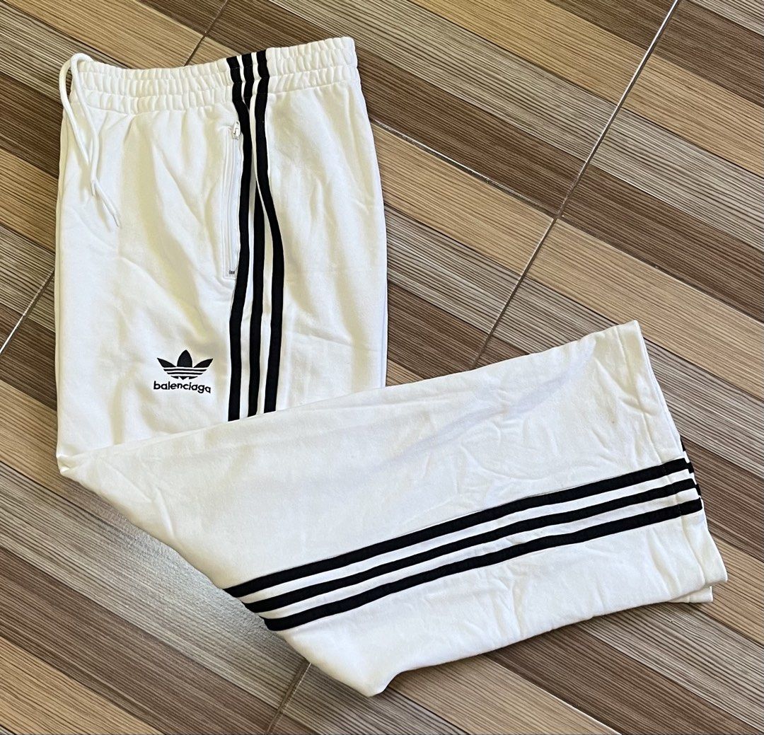 Balenciaga Adidas Track Pants (Category: Trousers) located in Maribojoc. Submitted by nayer (Listing ID 1433926232, Image 2). Description: Ad!d4s x B4L3nc!aga Baggy Sweat Pants Embroidered logo W/ 2 zipper pockets Like new sana May minimal stains lang 9.8/10 color rate Medium on tag AD: W29-34 * L38.5 Leghole: 10.5.