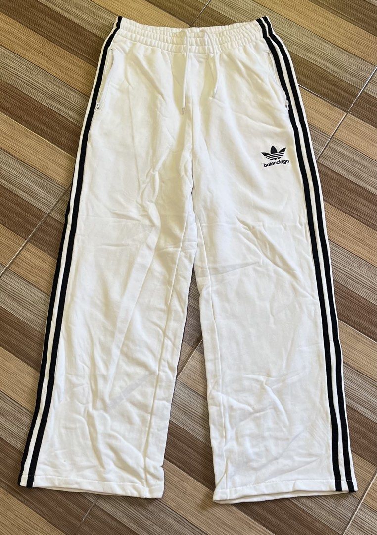 Balenciaga Adidas Track Pants (Category: Trousers) located in Maribojoc. Submitted by nayer (Listing ID 1433926232, Image 1). Description: Ad!d4s x B4L3nc!aga Baggy Sweat Pants Embroidered logo W/ 2 zipper pockets Like new sana May minimal stains lang 9.8/10 color rate Medium on tag AD: W29-34 * L38.5 Leghole: 10.5.