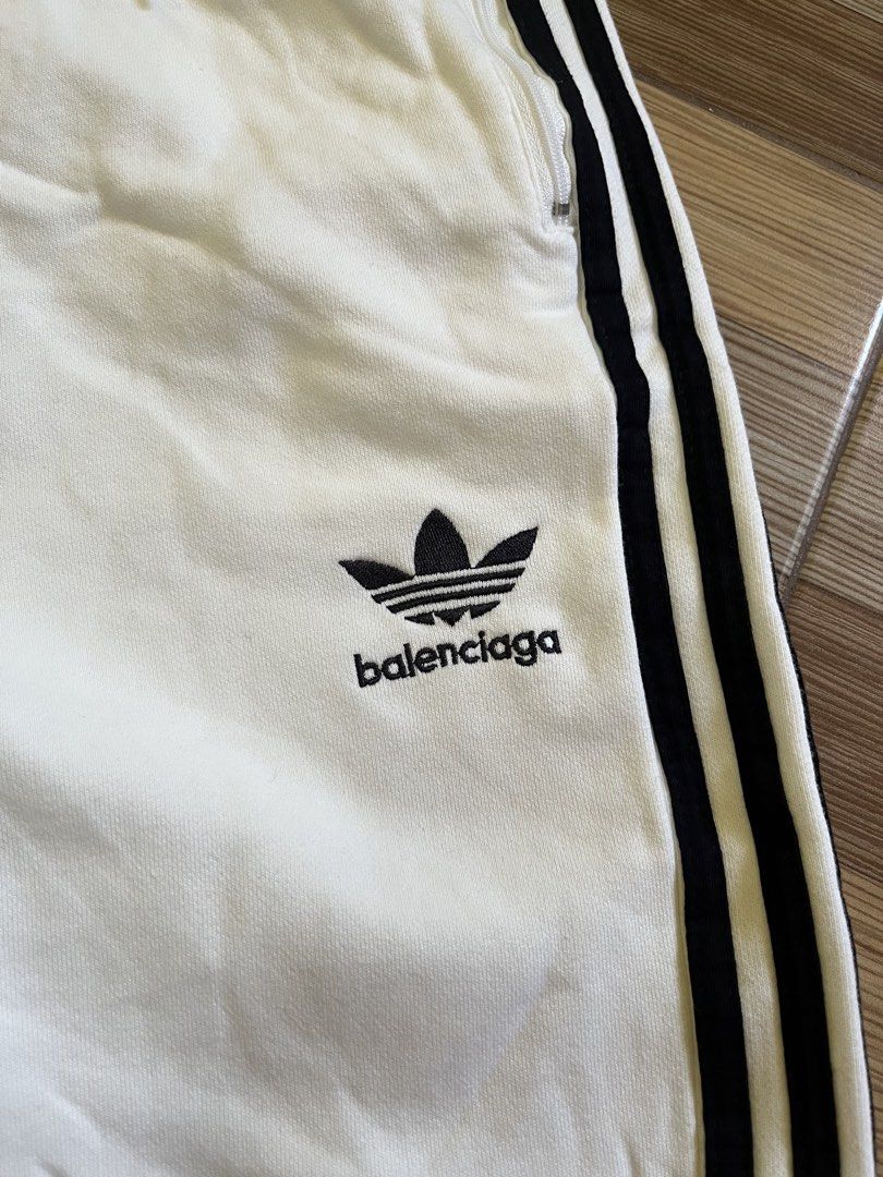 Balenciaga Adidas Track Pants (Category: Trousers) located in Maribojoc. Submitted by nayer (Listing ID 1433926232, Image 3). Description: Ad!d4s x B4L3nc!aga Baggy Sweat Pants Embroidered logo W/ 2 zipper pockets Like new sana May minimal stains lang 9.8/10 color rate Medium on tag AD: W29-34 * L38.5 Leghole: 10.5.