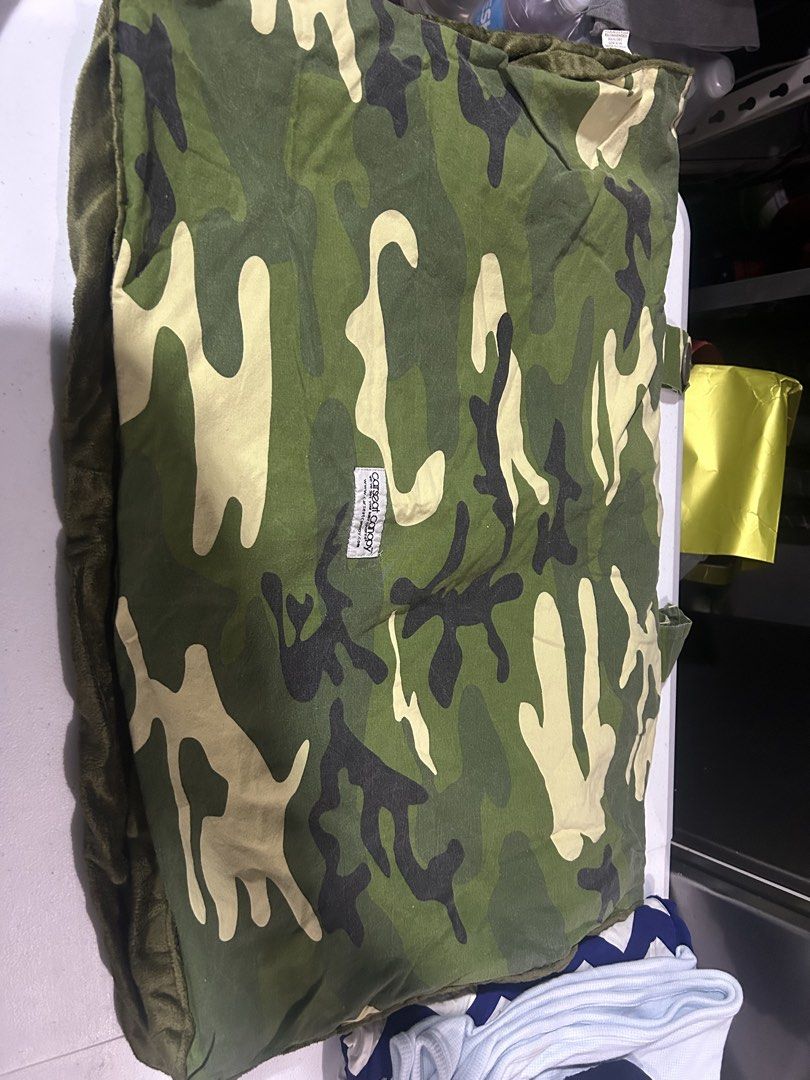 Camouflage Car Seat Cover (Category: Car Seats) located in Paranaque City. Submitted by allthatclutterph (Listing ID 1433906931, Image 3). Description: - Green camouflage design - Soft, textured interior - Button closures for secure fit - Designed for car seat protection from the sun/light - Thick material Www.carseatcanopy.com.