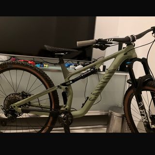 (Category: ) located in . Submitted by mtb_r.l.r (Listing ID 1433874422, Image 1). Description: .