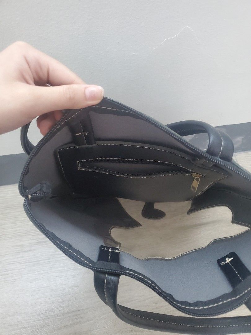 Cat Tote Bag (Category: Shoulder Bags) located in Cavite. Submitted by sameoreo (Listing ID 1433824717, Image 2). Description: rfs: needs funds (*ˊᗜˋ*) loc: bacoor, cavite mop: gcash - payment first mod: lalamove/j&t - buyer book and shoulder sf (no return policy) pm for more details.