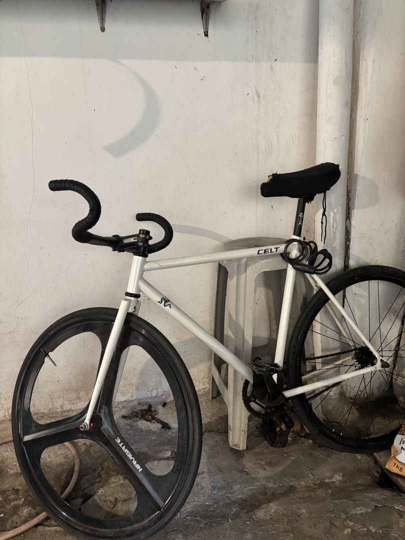 Celt Fixed Gear Bike with Tri-Spoke Wheel (Category: Bicycles) located in Manila. Submitted by namartiriv06966 (Listing ID 1433890886, Image 3). Description: - White Celt fixed gear bike - Tri-spoke front wheel - Black handlebar - Black seat - Minimalist design - Suitable for city riding - Includes rear wheel, chain, and pedals.