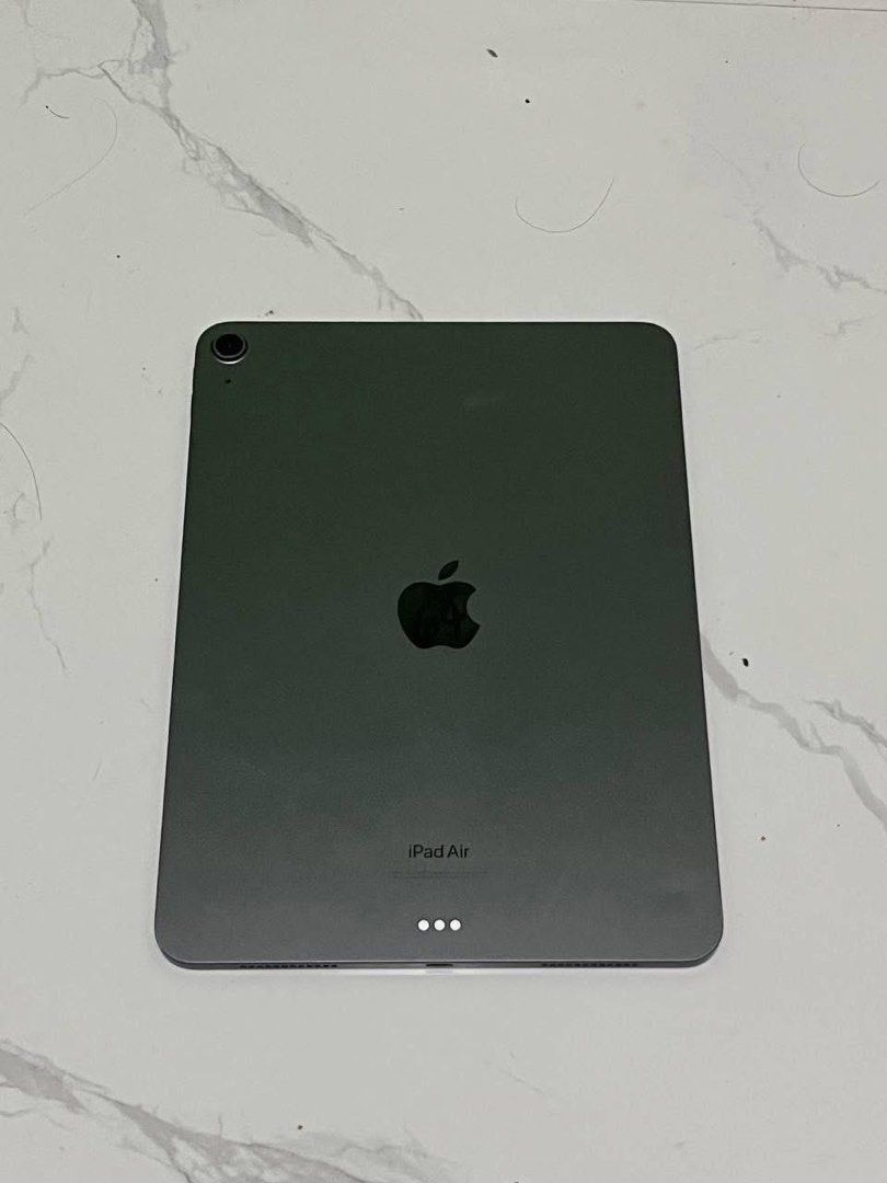 CHEAP iPad Air (5th Gen 64GB Space Gray) (Category: iPad) located in Quezon City. Submitted by secondhanditemsforsale (Listing ID 1433917842, Image 1). Description: Selling my iPad Air 5. It’s in great condition and works perfectly. Perfect for school, work, or just watching movies. • Storage: 64GB • Color: Space Gray • Battery health: 95% • Condition: good condition (personal unit).
