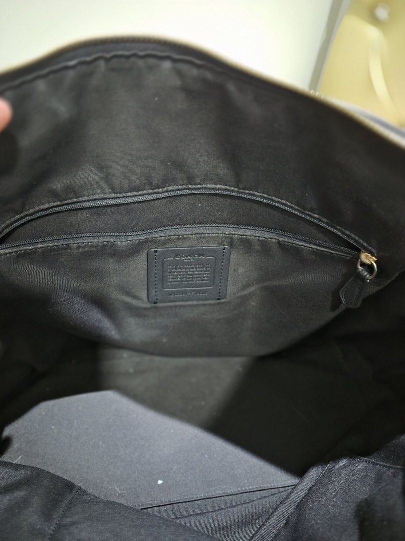 Coach Gallery Tote Leather Midnight 79608 (Category: Luxury Bags & Wallets) located in Manila. Submitted by shopmik4scloset (Listing ID 1433925425, Image 3). Description: Bought for P8,000 No issues Authentic Size: medium Lp posted .