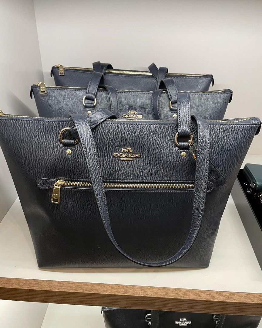 Coach Gallery Tote Leather Midnight 79608 (Category: Luxury Bags & Wallets) located in Manila. Submitted by shopmik4scloset (Listing ID 1433925425, Image 1). Description: Bought for P8,000 No issues Authentic Size: medium Lp posted .