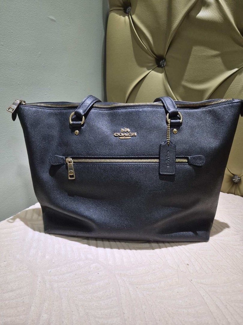 Coach Gallery Tote Leather Midnight 79608 (Category: Luxury Bags & Wallets) located in Manila. Submitted by shopmik4scloset (Listing ID 1433925425, Image 2). Description: Bought for P8,000 No issues Authentic Size: medium Lp posted .