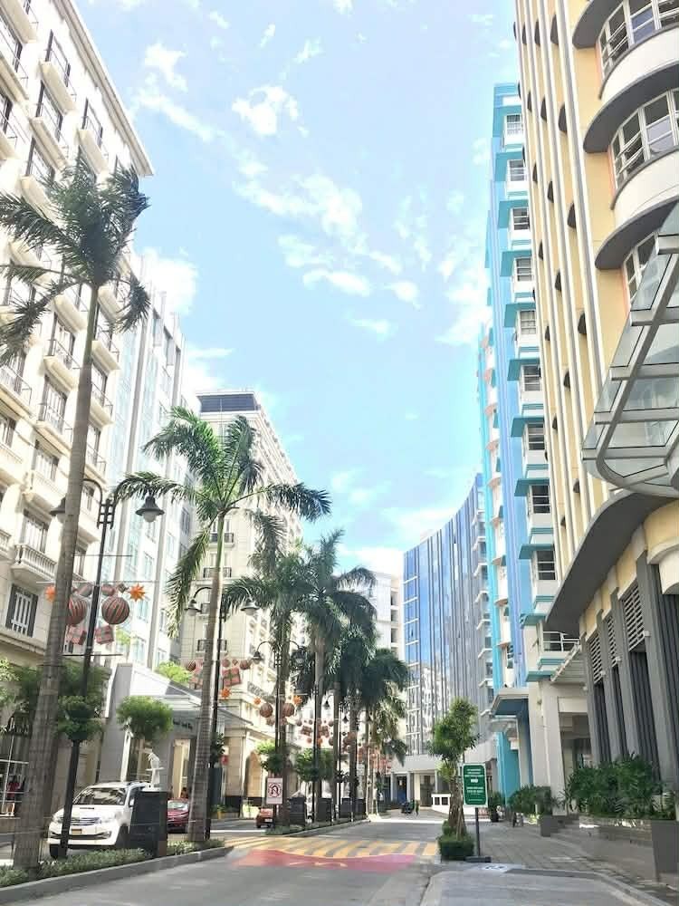 Condo unit (Category: Apartments & Condos) located in Quezon City. Submitted by mispi (Listing ID 1433917521, Image 2). Description: CONDO FOR RENT or FOR SALE❗❗ in good location. LOCATION: Newport 101 Newport City, Pasay DETAILS: ✅Studio type 28sqm ✅Fully furnished ✅In front of terminal 3 ✅Walking distance sa RESORTS WORLD, HILTON, MARRIOT ✅Can pass thru RUNWAY MANILA going to terminal 3 ✅Near MOA ✅25k rent One month advance, 2 months deposit. ✅