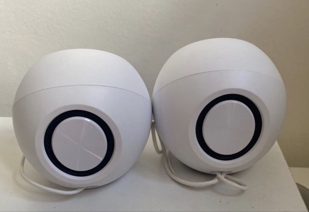 Creative Pebble Speakers (Category: Soundbars, Speakers & Amplifiers) located in Quezon City. Submitted by annalizadm56552 (Listing ID 1433798361, Image 2). Description: - Creative Pebble speakers - Sleek, modern design - Color: White with gold speaker cones - Volume control knob - Includes attached cables - Creative logo visible.
