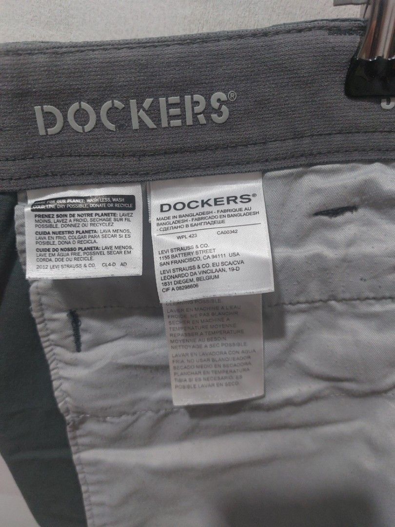 Dockers Shorts (Category: Shorts) located in Makati City. Submitted by itschala (Listing ID 1433875108, Image 3). Description: - Dockers shorts - waist up to 42inch - knee 21inch - inseam 9.5 inch - length 38inch .