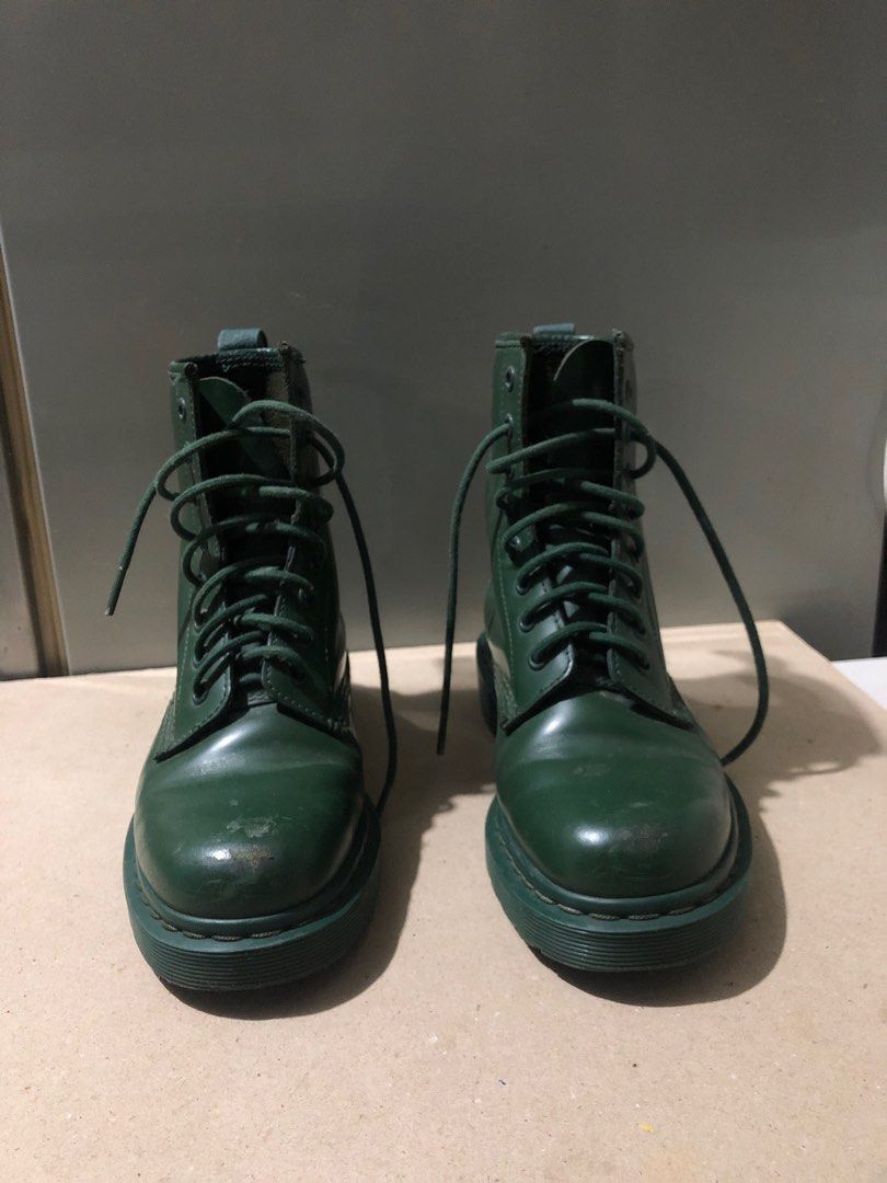 Dr. Martens Mono Green UK4 (Category: Boots) located in Quezon City. Submitted by ellaisdeclutterimg (Listing ID 1433936420, Image 2). Description: Dr. Martens 14356 (Mono Green) UK4/USL6/EU37 - 8/10 condition - has scratches (check last photo) - medium heel drags Location: Quezon City Can ship through grab, lalamove, JNT Can do meet ups: Gateway Cubao, Near LRT station Payment Methods: GCash or Cash (for meet up) Kindly Message me if you have an